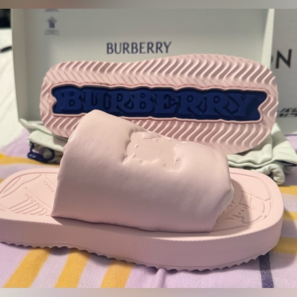 BURBERRY 
Pink Leather Slides
Women’s EU 36 - Picture 9 of 9